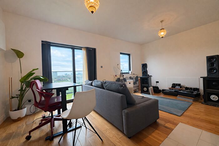 1 Bedroom Flat To Rent In Stoke Newington Road, London, N16