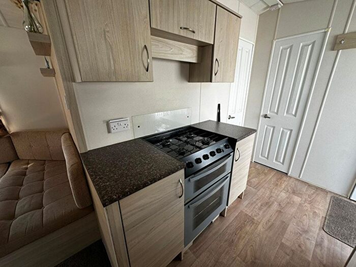 2 Bedroom Mobile/park Home For Sale In Warren Road, Dawlish Warren, Dawlish, EX7