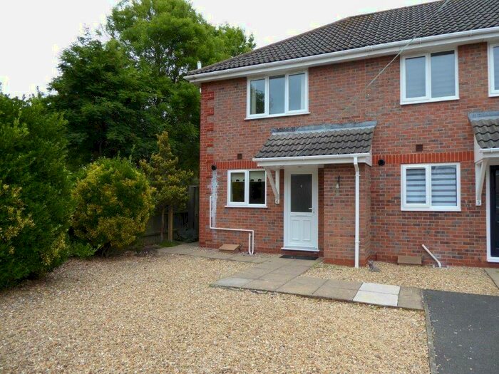 2 Bedroom End Of Terrace House To Rent In Galway Close, Spalding, PE11