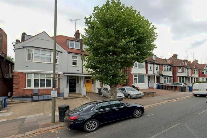 Studio To Rent In North End Road, Golders Green, NW11