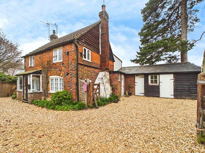 2 Bedroom Cottage For Sale In East Street, Lilley, Luton, LU2