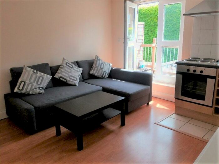 Studio To Rent In Hornsey Road, Archway, N19