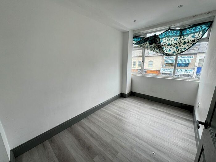 2 Bedroom Flat To Rent In Commercial Road, Swindon, SN1