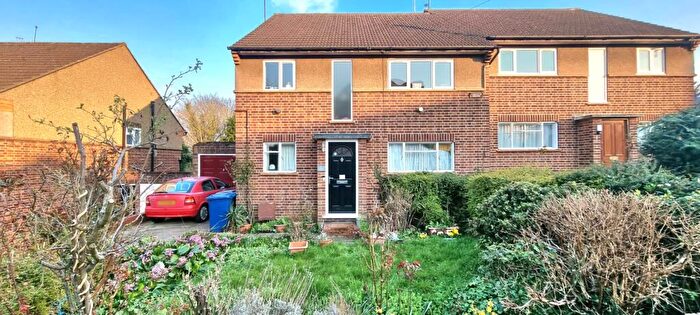 2 Bedroom Maisonette For Sale In Prospect Road, Barnet, EN5