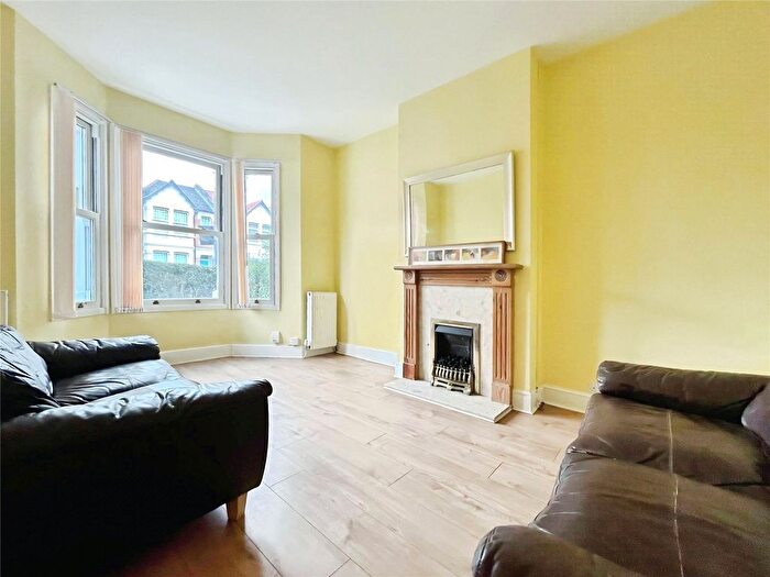 4 Bedroom Semi-detached House To Rent In Alexandra Road, Hounslow, TW3