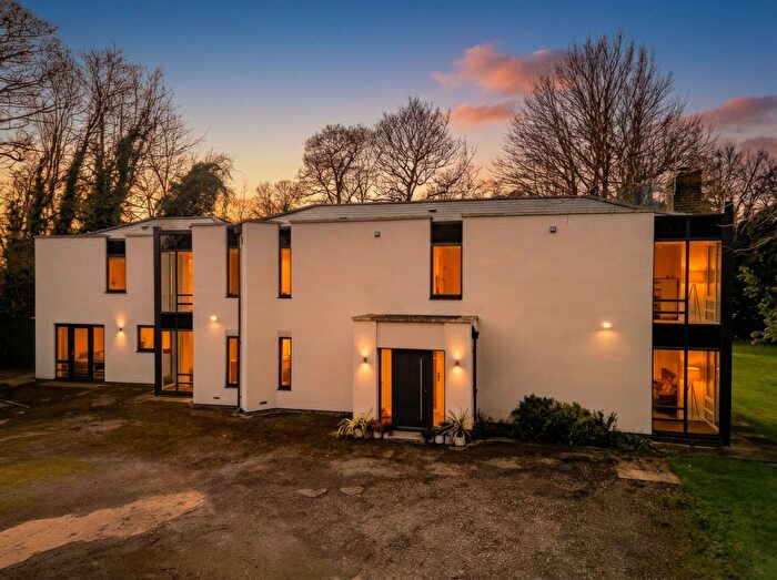 4 Bedroom Detached House For Sale In Chesterfield Road, Alfreton, DE55