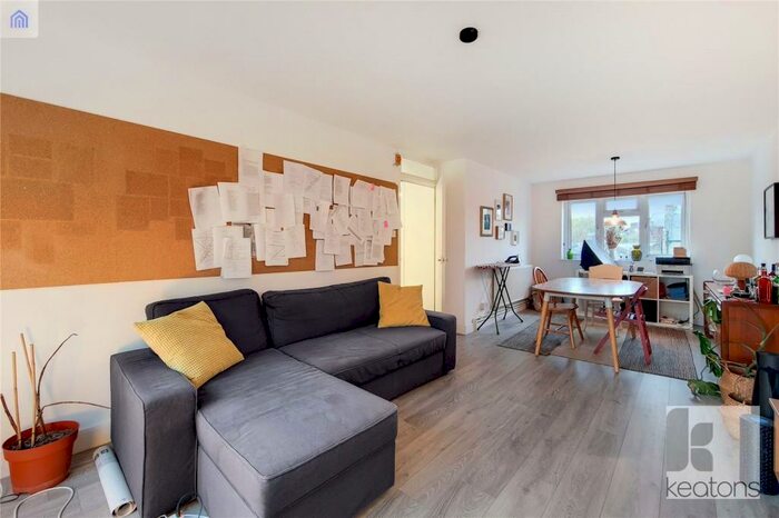 2 Bedroom Flat To Rent In Brierly Gardens, Bethnal Green, London, E2