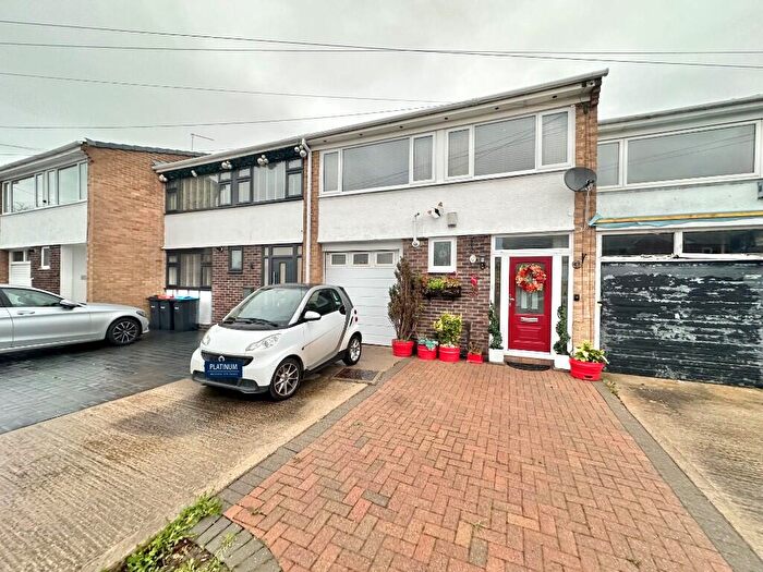 3 Bedroom Terraced House For Sale In Links Avenue, Little Sutton, CH66