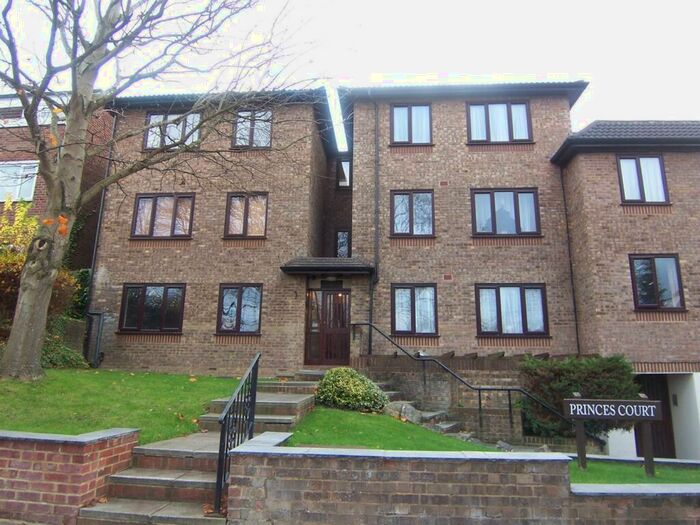2 Bedroom Apartment To Rent In Princes Court, Dukes Avenue, New Malden, KT3