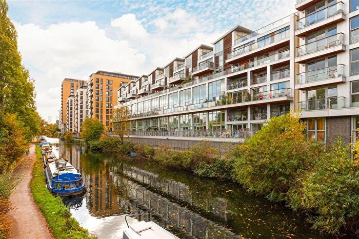 3 Bedroom Flat For Sale In Palmers Road, Mile End, E2