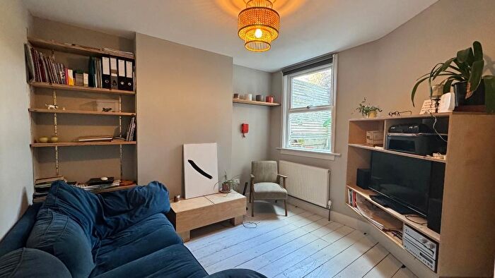 1 Bedroom Flat For Sale In Thorne Terrace, Nunhead Grove, London, SE15