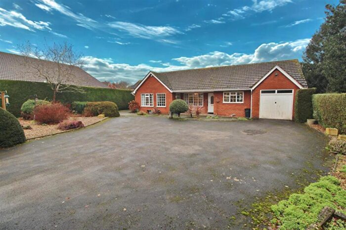 3 Bedroom Detached Bungalow For Sale In Manthorpe Road, Grantham, NG31