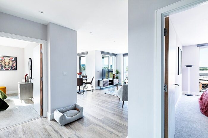 2 Bedroom Flat To Rent In Marketfield Road, Redhill, RH1
