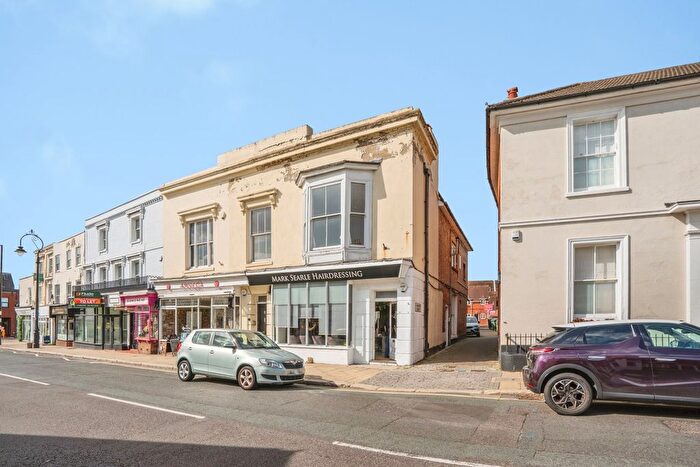 2 Bedroom Flat To Rent In High Street, Fareham, Hampshire, PO16