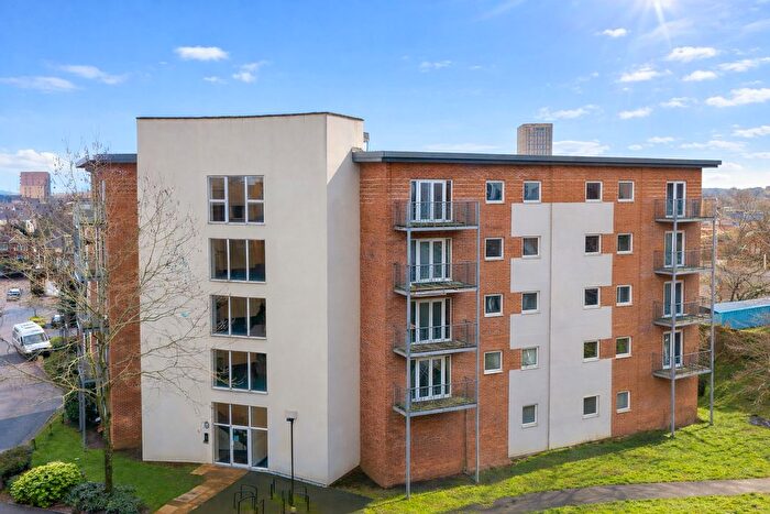 2 Bedroom Flat For Sale In Observer Drive, Watford, Hertfordshire, WD18