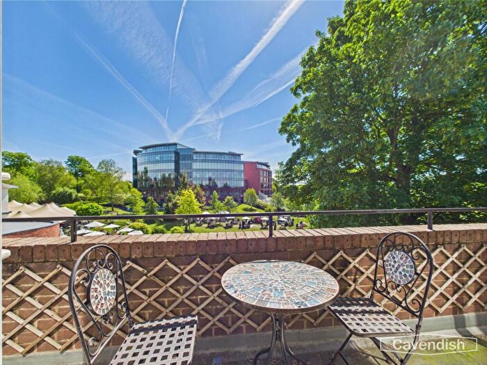 2 Bedroom Flat For Sale In Black Friars Court, Chester, CH1