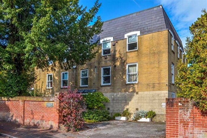 2 Bedroom Flat For Sale In St Cross, SO23