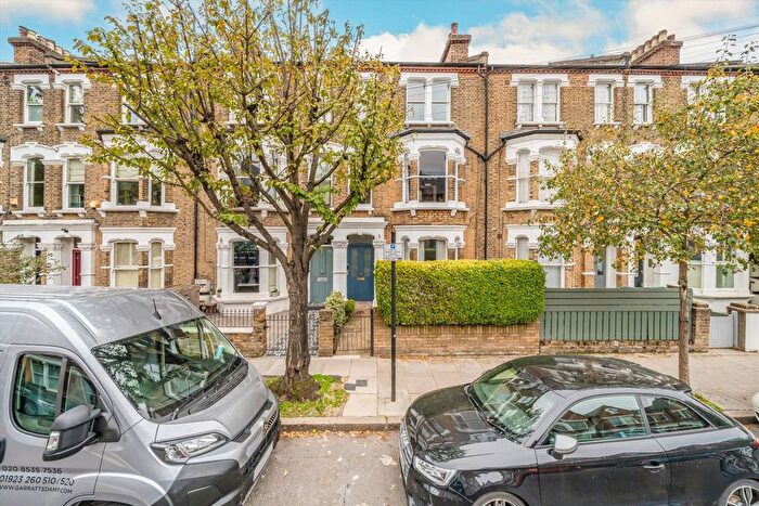 3 Bedroom Maisonette For Sale In Fairbridge Road, Tufnell Park, N19