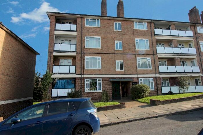 2 Bedroom Flat To Rent In Commonwealth Way, London, SE2