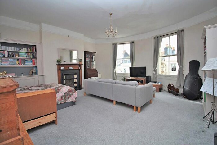 2 Bedroom Maisonette For Sale In Brunswick Road, Hove, BN3