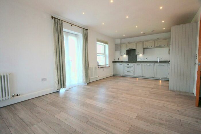 2 Bedroom Flat To Rent In Marian Gardens, Bromley, BR1