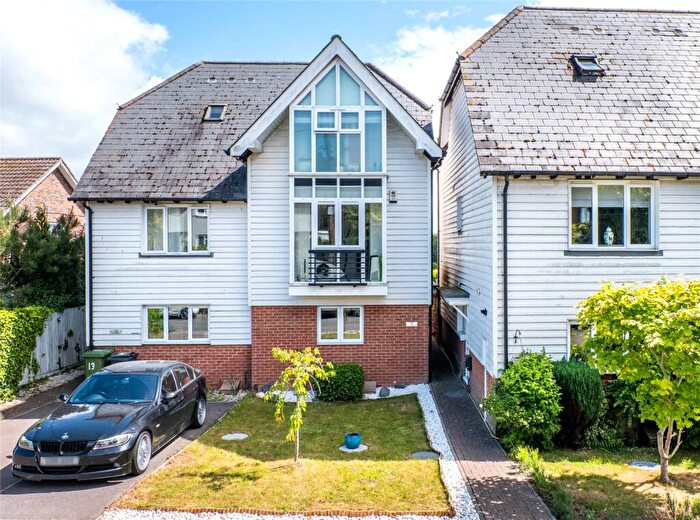 3 Bedroom Semi-Detached House For Sale In Forge Lane, Leeds, Maidstone, Kent, ME17