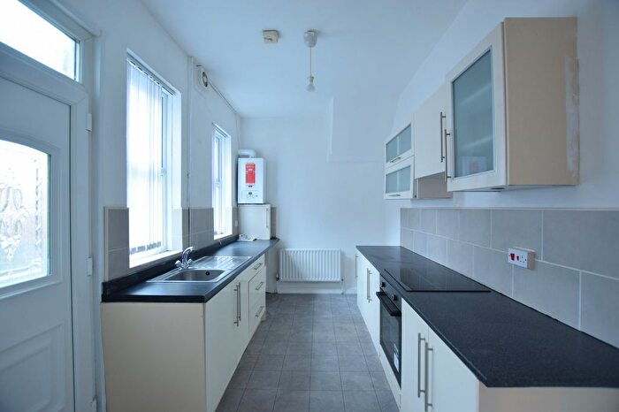 2 Bedroom Flat To Rent In Fern Dene Road, Gateshead, NE8