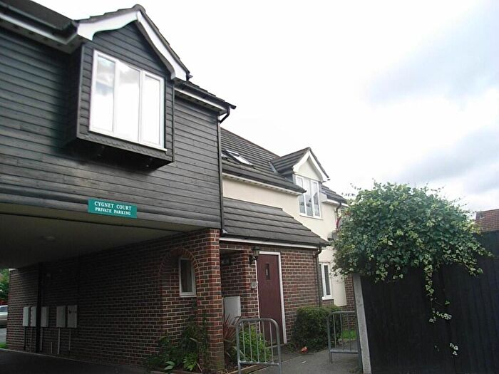 2 Bedroom Flat To Rent In Swan Lane, Brentwood, Essex, CM15