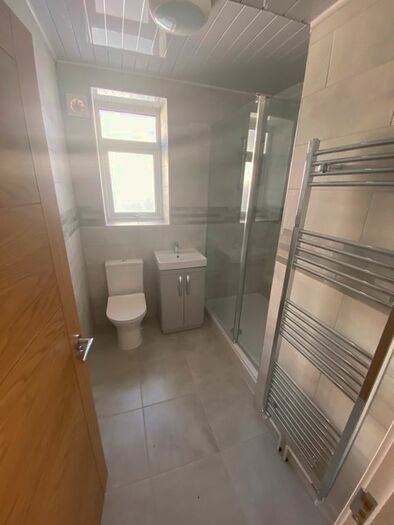 Studio To Rent In Walter Road, Swansea, SA1