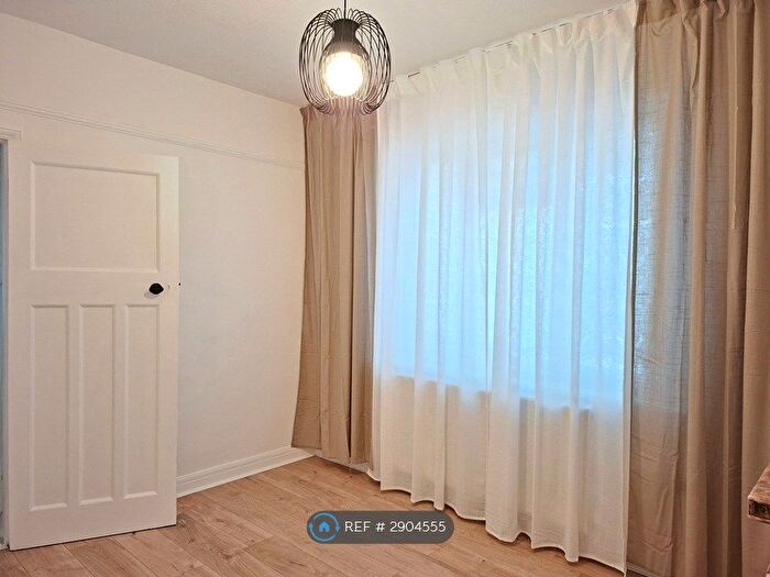3 Bedroom Semi-Detached House To Rent In Blanmerle Road, London, SE9
