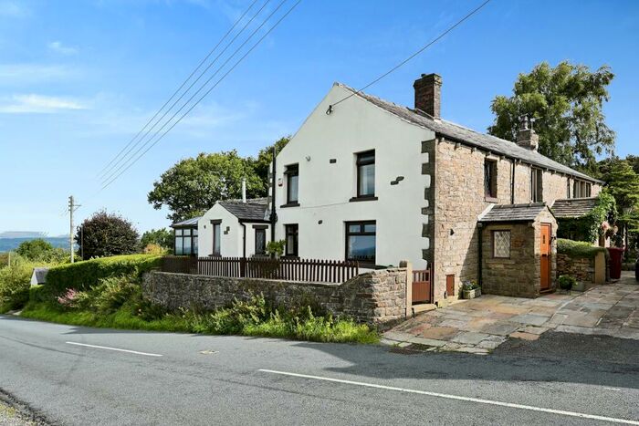 4 Bedroom Link Detached House For Sale In Abbott Brow, Mellor, Blackburn, Lancashire, BB2