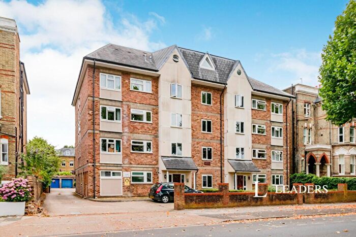 1 Bedroom Apartment To Rent In Osprey Court, Maple Road, KT6