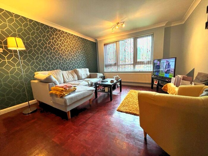 2 Bedroom Flat To Rent In Rowan Court, Bowlas Avenue, Sutton Coldfield, West Midlands, B74