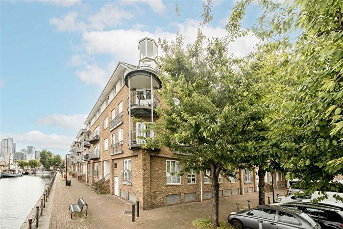 3 Bedroom Flat To Rent In Rainbow Quay, London, SE16