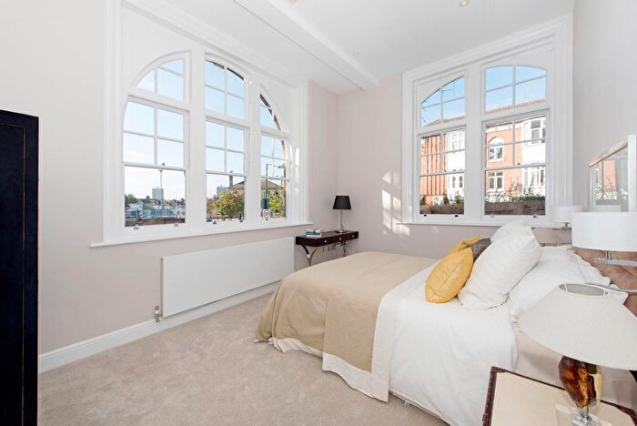 2 Bedroom Flat To Rent In Coombe Road, Kingston Upon Thames, KT2