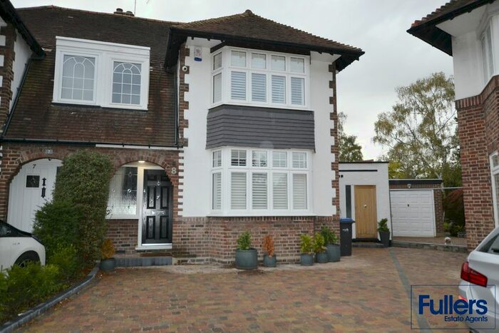 3 Bedroom Semi-Detached House To Rent In Yew Tree Close, London, N21