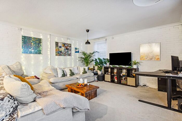 2 Bedroom Flat To Rent In St. Andrews Court, Bolton Road, W4