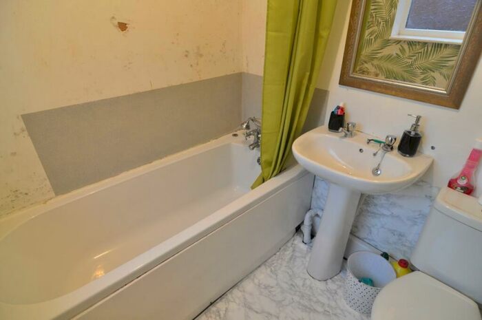 2 Bedroom House To Rent In New Street, Great Houghton, S72