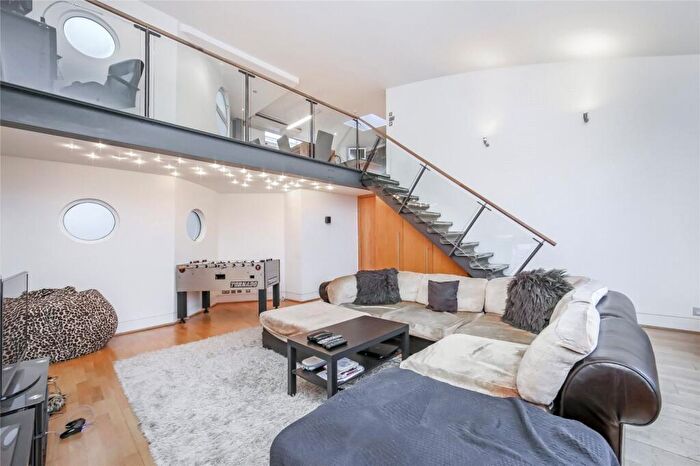 2 Bedroom Apartment To Rent In Kingsland Road, London, E2