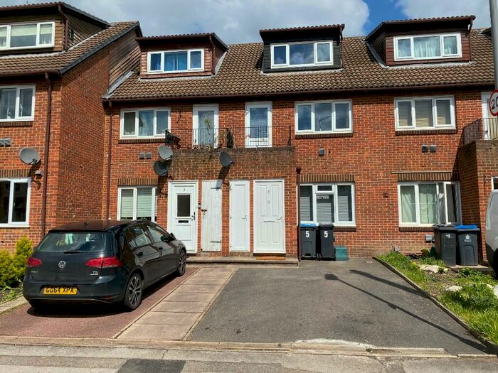 1 Bedroom Ground Maisonette To Rent In Glenbuck Road, Surbiton, Surrey, KT6