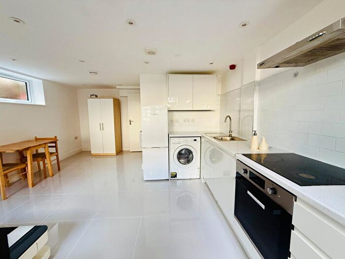 Studio To Rent In Finchley Road, London, NW11