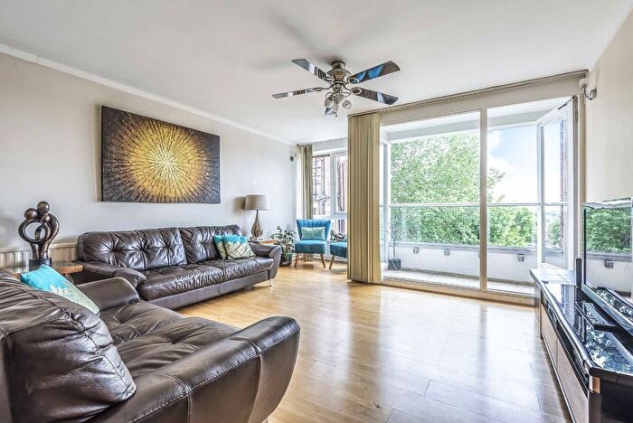 2 Bedroom Flat To Rent In Netherhall Gardens, London, NW3