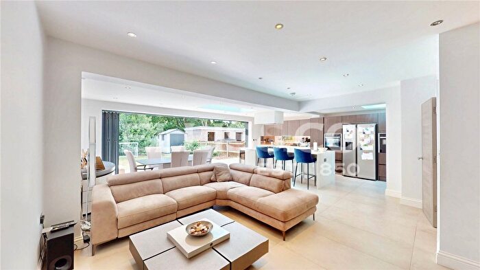 4 Bedroom Semi Detached House To Rent In Elm Avenue, Eastcote, HA4