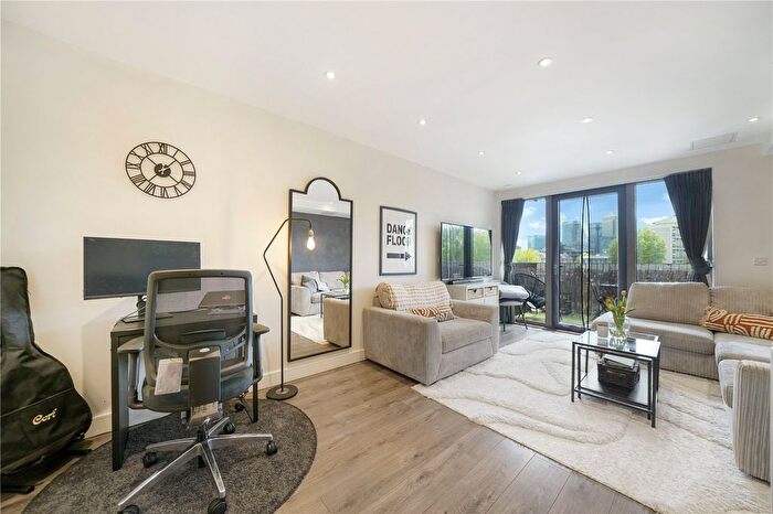 1 Bedroom Flat For Sale In St. Pauls Way, London, E3