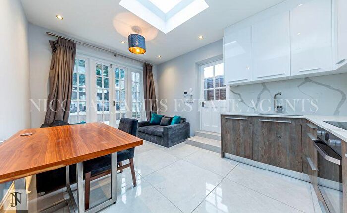 2 Bedroom Flat To Rent In Camden Road, Camden Town, London, NW1