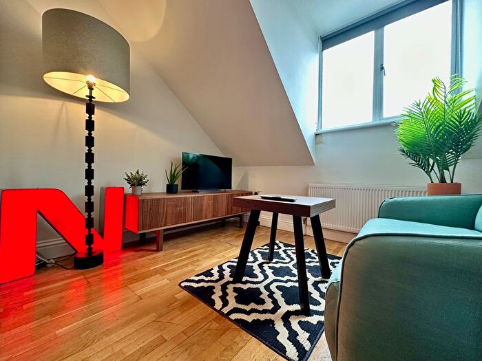 2 Bedroom Flat To Rent In Flat - Victoria Street, St Albans, AL1