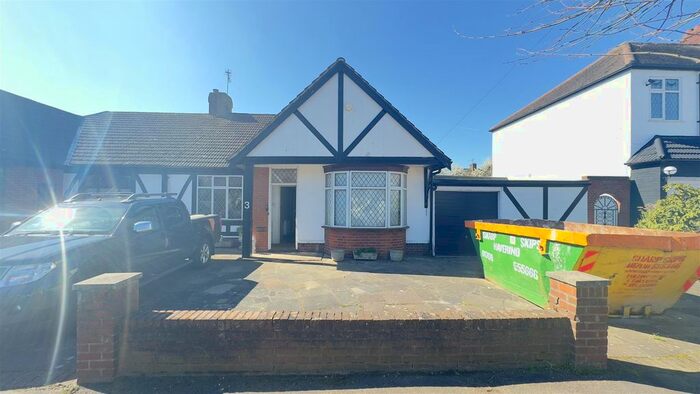 4 Bedroom Bungalow To Rent In Glenthorne Gardens, Ilford, IG6
