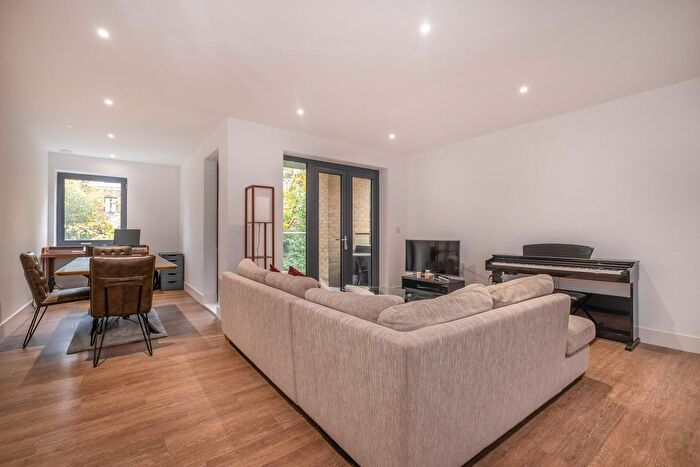 2 Bedroom Flat For Sale In Pipit Drive, London, SW15