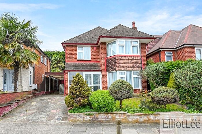 3 Bedroom Detached House For Sale In Bengeworth Road, Harrow, HA1