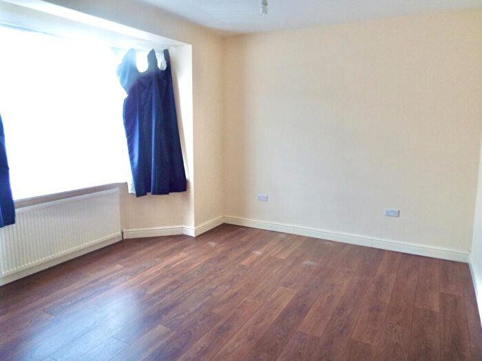 3 Bedroom House To Rent In Quebec Road, Newbury Park, A, IG2